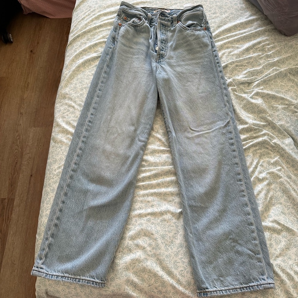 Levi’s ribcage light wash jeans